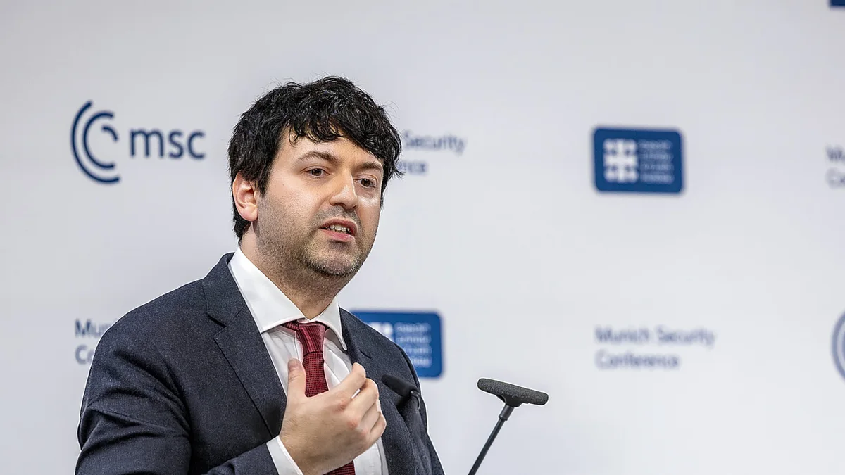 Sven Weizenegger am Rednerpult bei der MSC Innovation Night 2024.